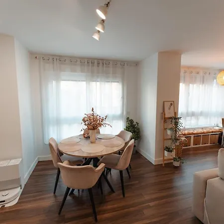 Modern With Pool, 5 Minutes From The *