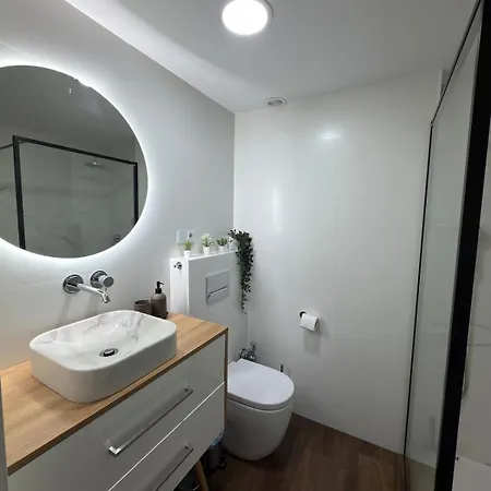 Modern With Pool, 5 Minutes From The *