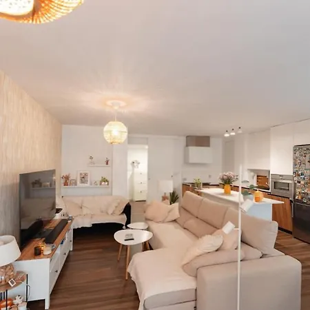شقة Modern With Pool, 5 Minutes From The *