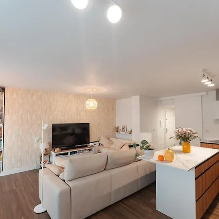 شقة Modern With Pool, 5 Minutes From The