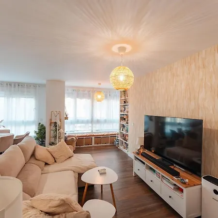 Apartman Modern With Pool, 5 Minutes From The